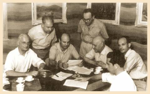 La giuria del Premio Letterario 1948 Nel salotto di Virginio Bianchi sono riuniti da sinistra: Carlo Pellegrini, Elpidio Jenco, Felice Del Beccaro, Virginio Bianchi, Nicola Lisi, Lanfranco Caretti e Vasco Giannini